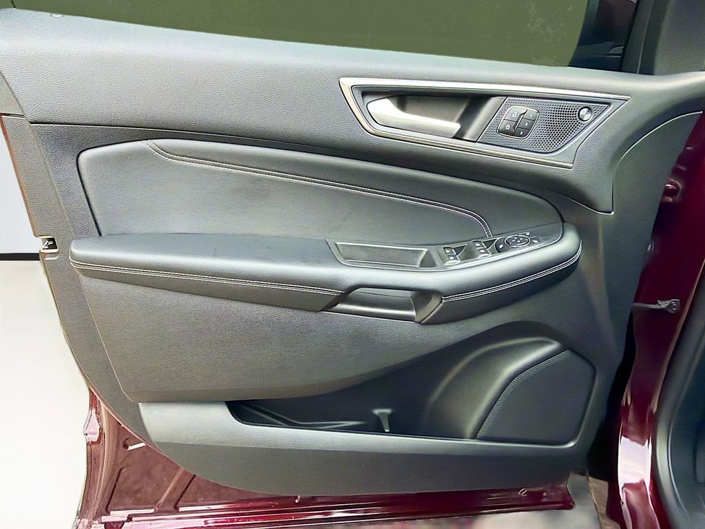 Certified 2024 Ford Edge Titanium AWD/4WD image 33