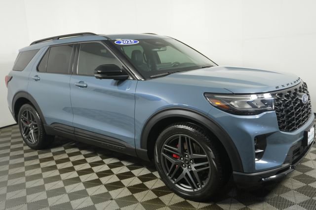 Certified 2025 Ford Explorer ST w/ Sun And Sound Package image 6