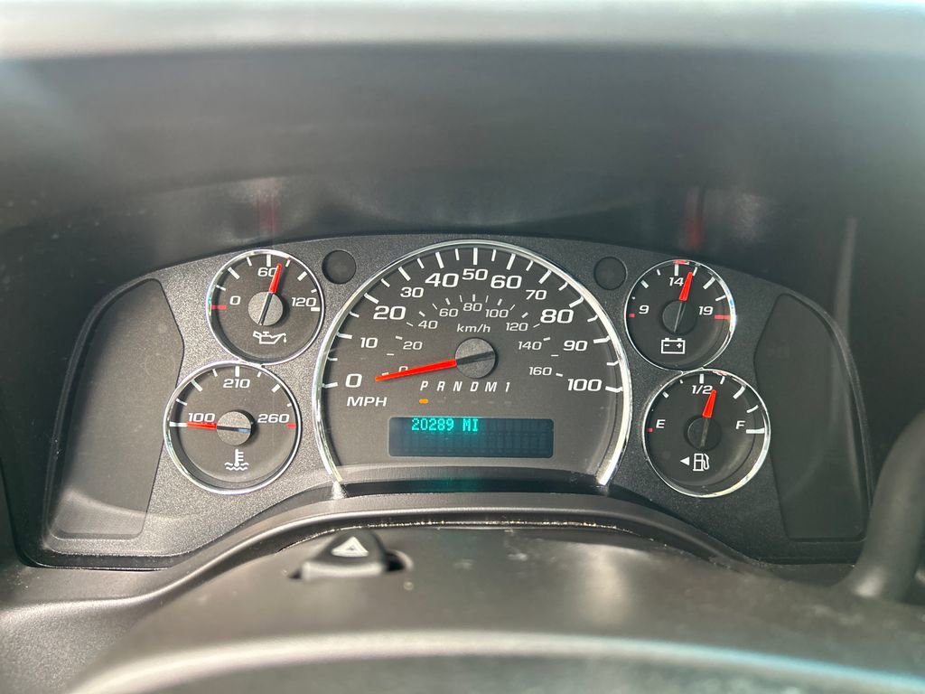 Used 2024 Chevrolet Express 2500 w/ Driver Convenience Package RWD image 31
