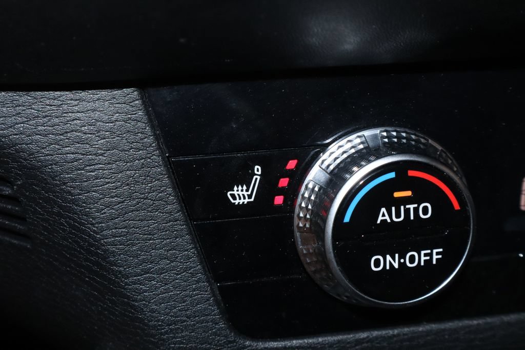 Used 2025 Mitsubishi Outlander SE FWD image 32