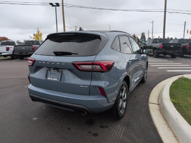 Certified 2023 Ford Escape ST-Line w/ Tech Pack #1 AWD/4WD image 5