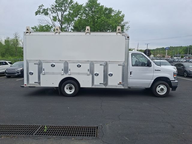 Certified 2023 Ford E-450 and Econoline 450 Super Duty w/ Power Windows & Locks Group RWD image 15