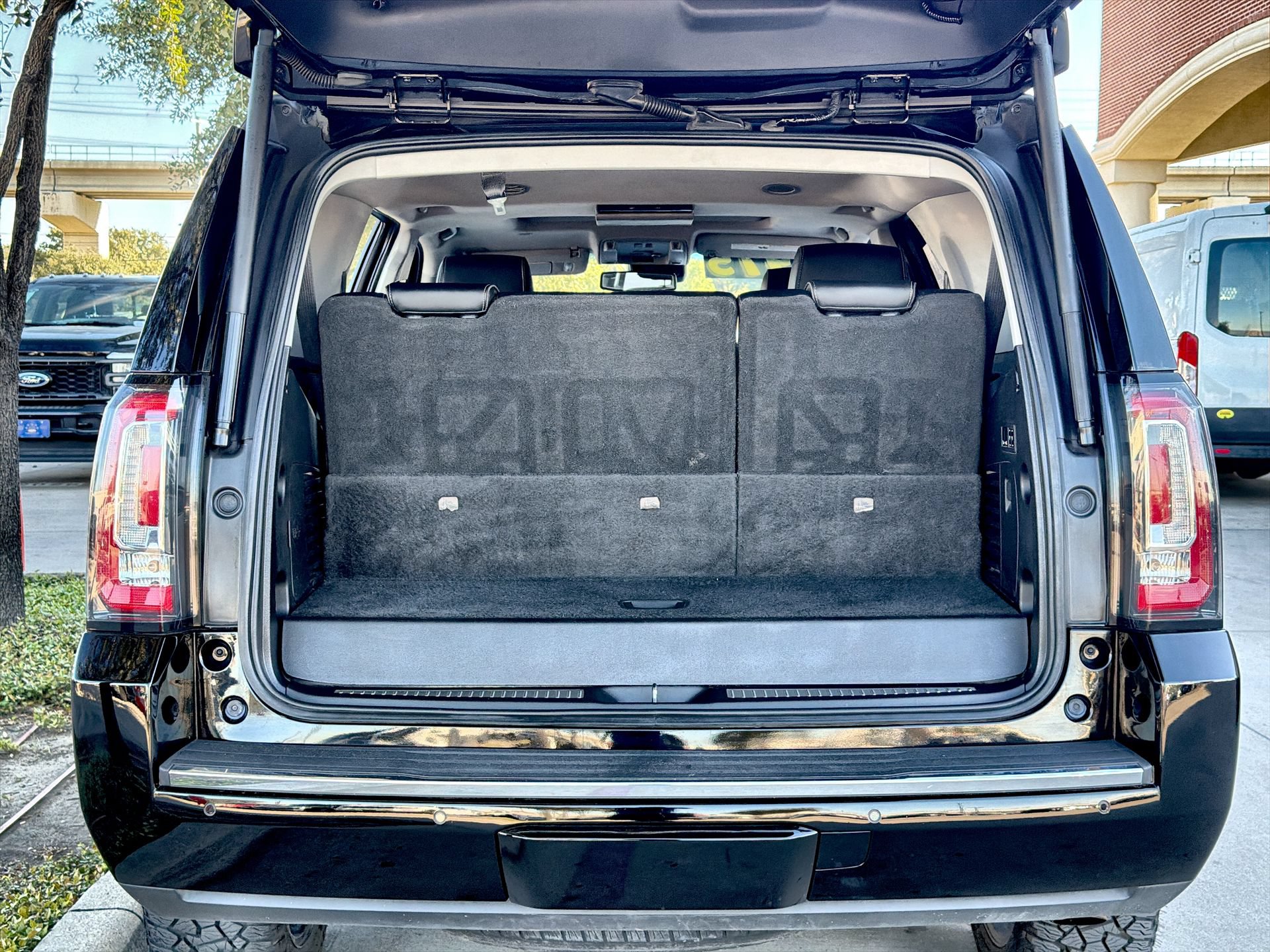 Used 2019 GMC Yukon Denali w/ Open Road Package AWD/4WD image 25