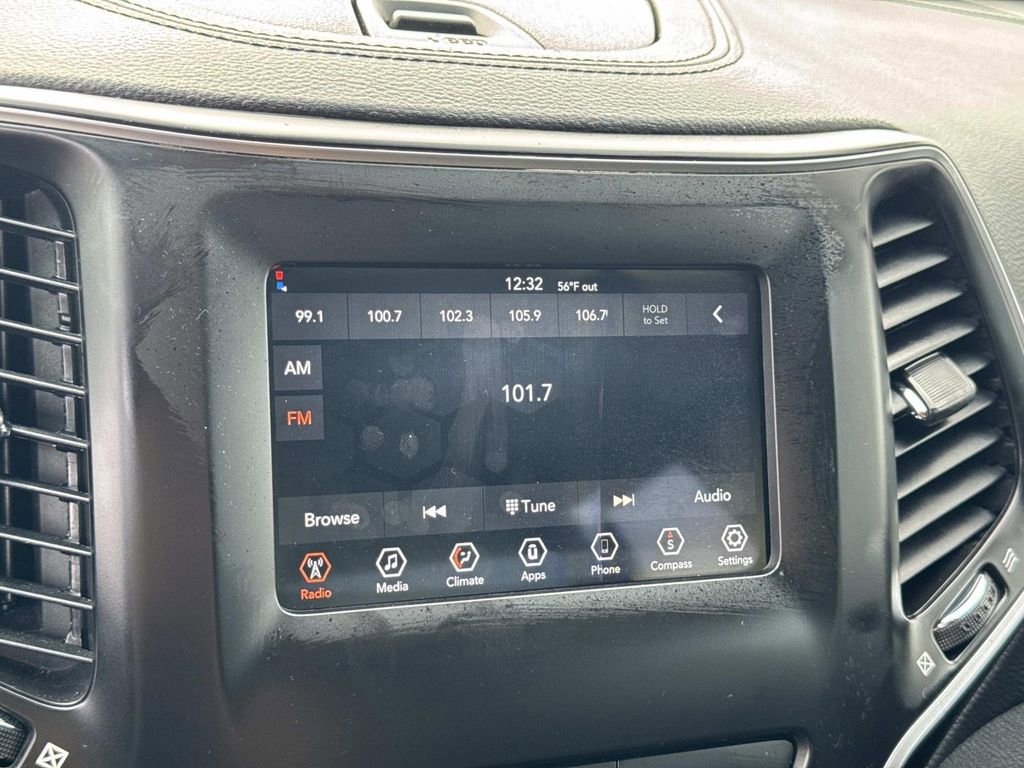 Used 2019 Jeep Cherokee Latitude w/ Popular Appearance Group image 13