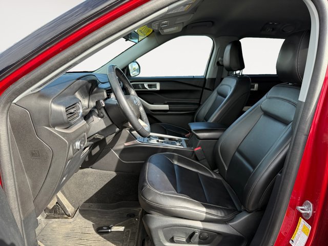 Certified 2022 Ford Explorer XLT w/ Equipment Group 202A image 11