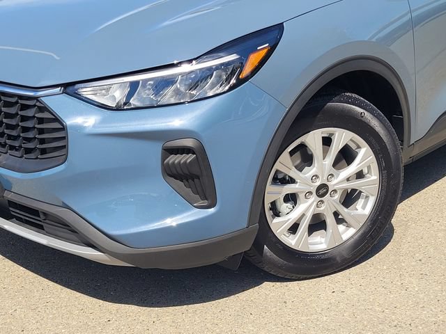 Certified 2025 Ford Escape Active FWD image 9