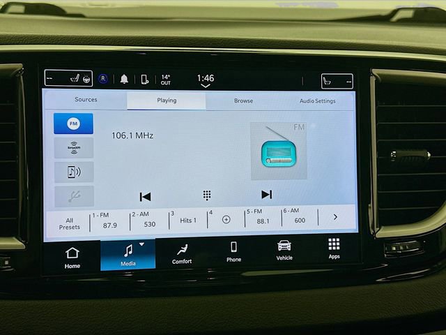 Used 2024 Chrysler Pacifica Touring-L image 15