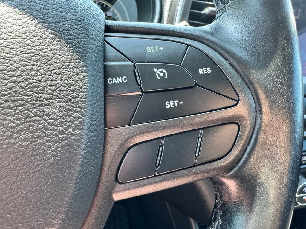 Used 2020 Jeep Cherokee Trailhawk w/ Cold Weather Group AWD/4WD image 38