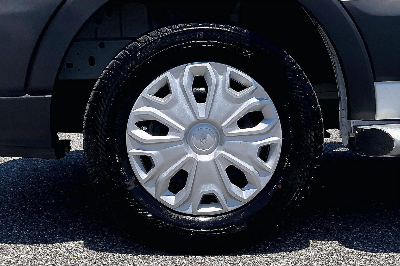 Certified 2025 Ford Transit 250 Low Roof w/ Exterior Upgrade Package RWD image 9