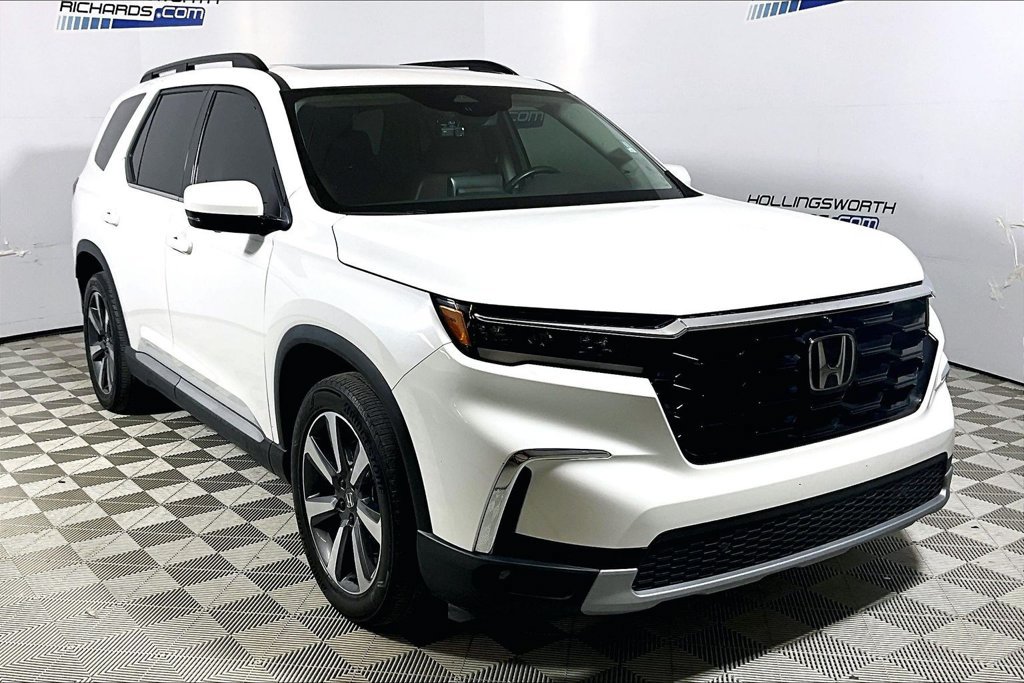 Used 2025 Honda Pilot Elite image 3