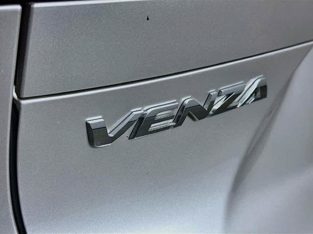 Used 2021 Toyota Venza LE AWD/4WD image 7