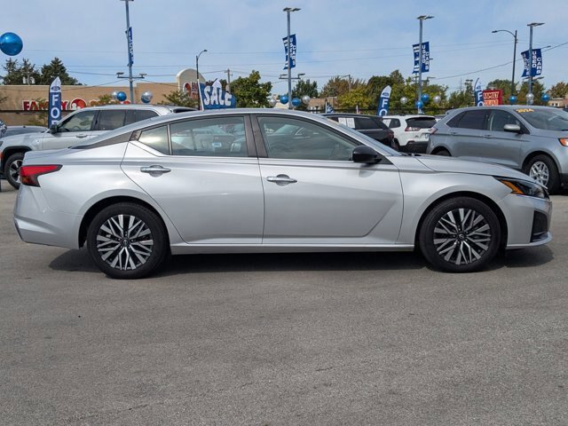 Used 2024 Nissan Altima 2.5 SV FWD image 3