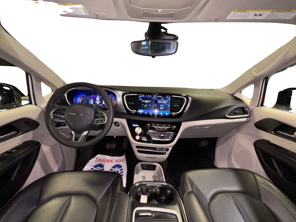 Used 2024 Chrysler Pacifica Touring-L image 21