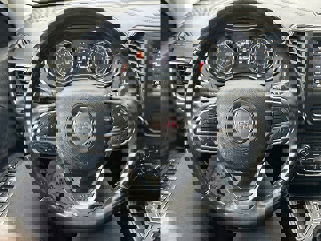 Used 2019 Jeep Cherokee Latitude Plus image 9