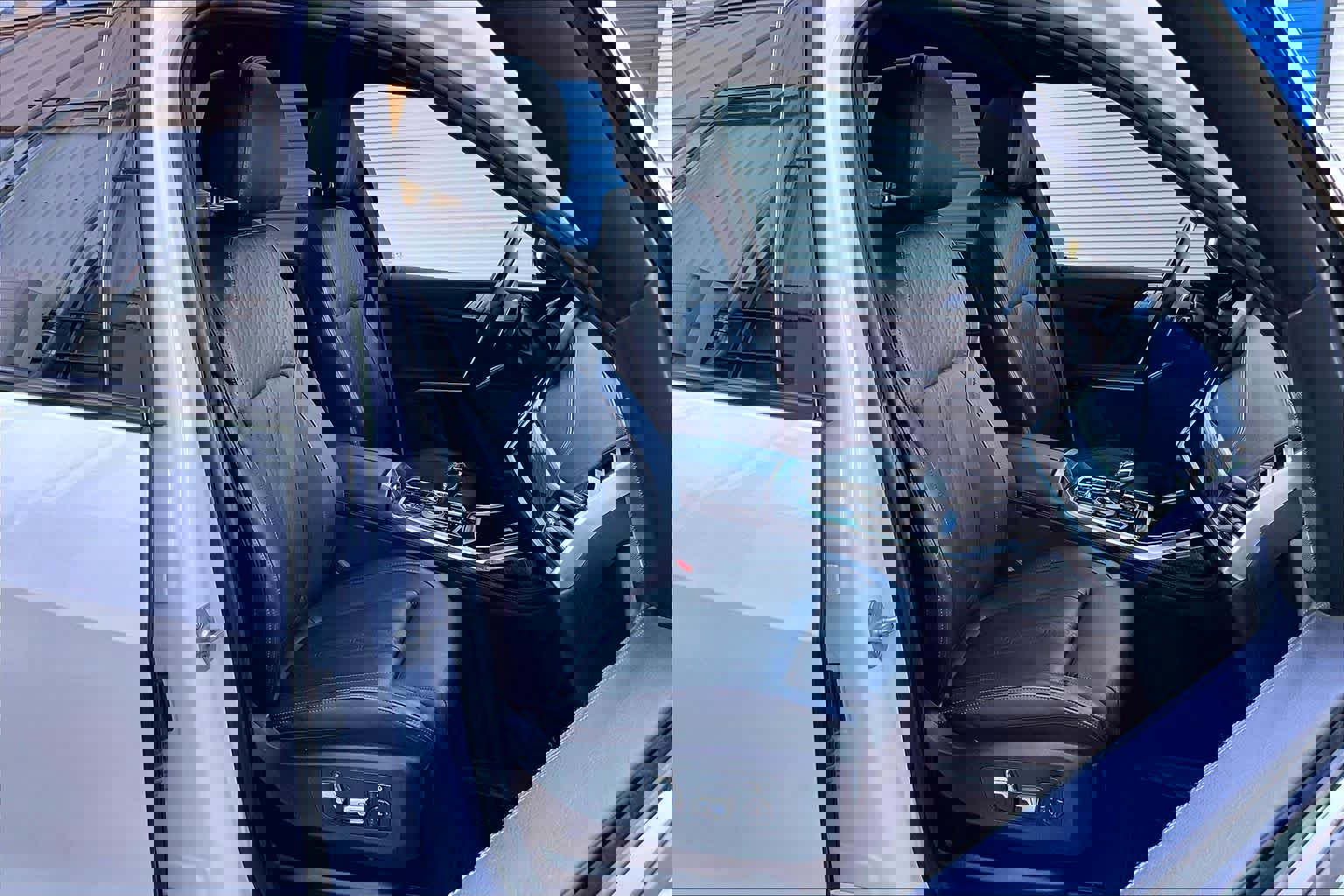 Used 2022 BMW X7 M50i image 9