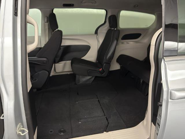 Used 2024 Chrysler Voyager LX image 9