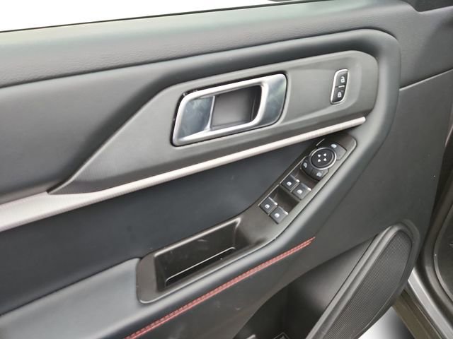 Certified 2025 Ford Explorer ST-Line AWD/4WD image 11