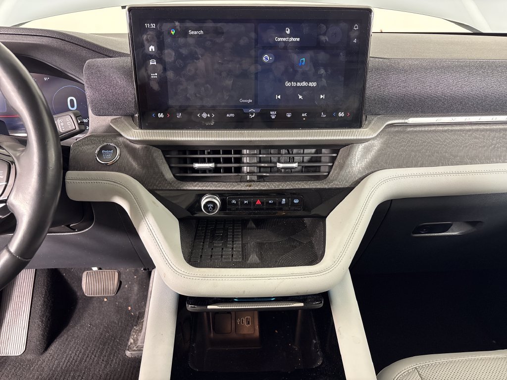 Certified 2025 Ford Explorer Platinum w/ Ultimate Package AWD/4WD image 29