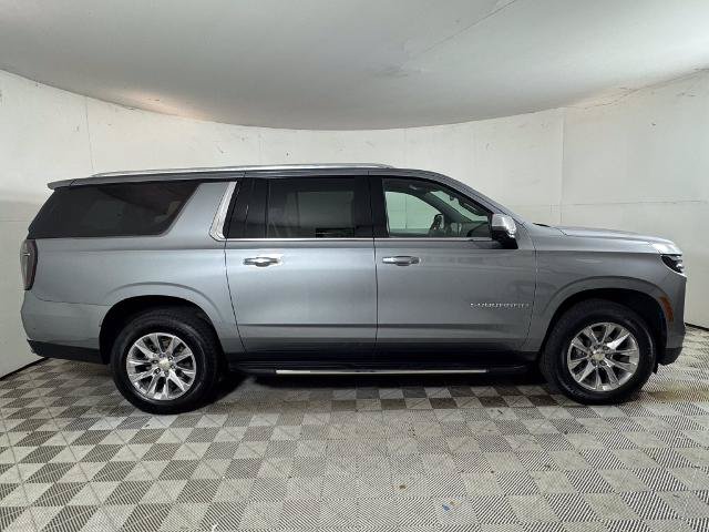 Used 2026 Chevrolet Suburban Premier AWD/4WD image 2