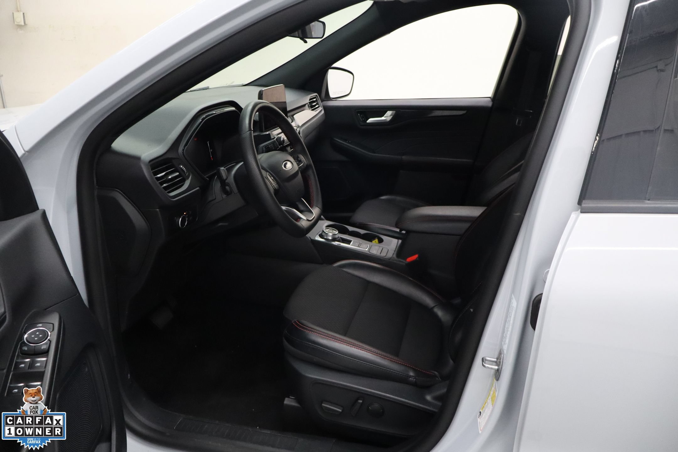 Certified 2025 Ford Escape ST-Line FWD image 23
