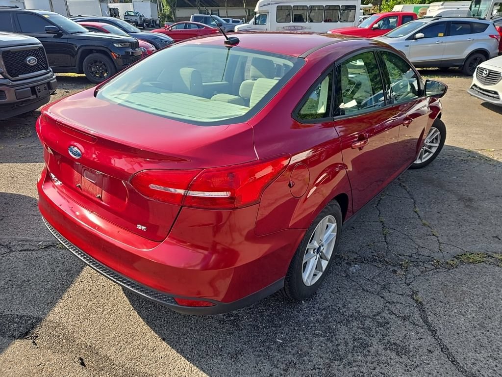Certified 2017 Ford Focus SE FWD image 4