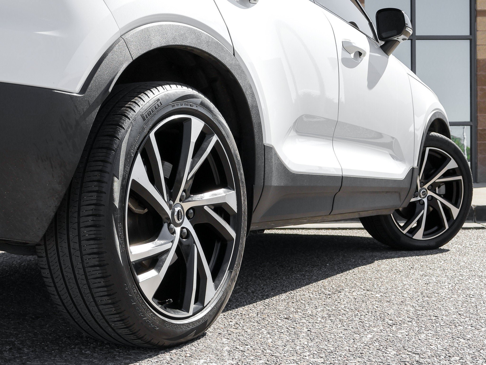 Used 2022 Volvo XC40 T5 R-Design AWD/4WD image 11