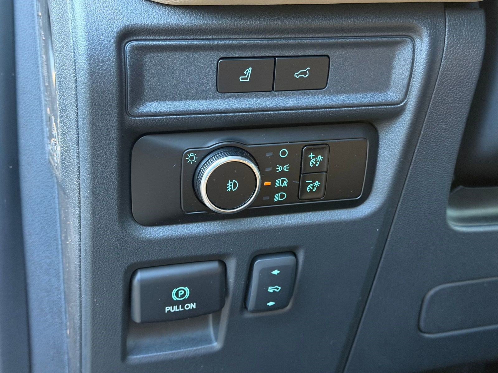 Certified 2024 Ford Expedition Limited image 18