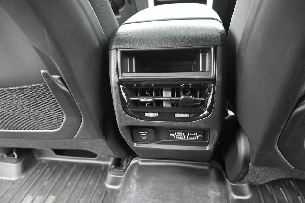 Used 2025 Jeep Grand Cherokee Altitude RWD image 12