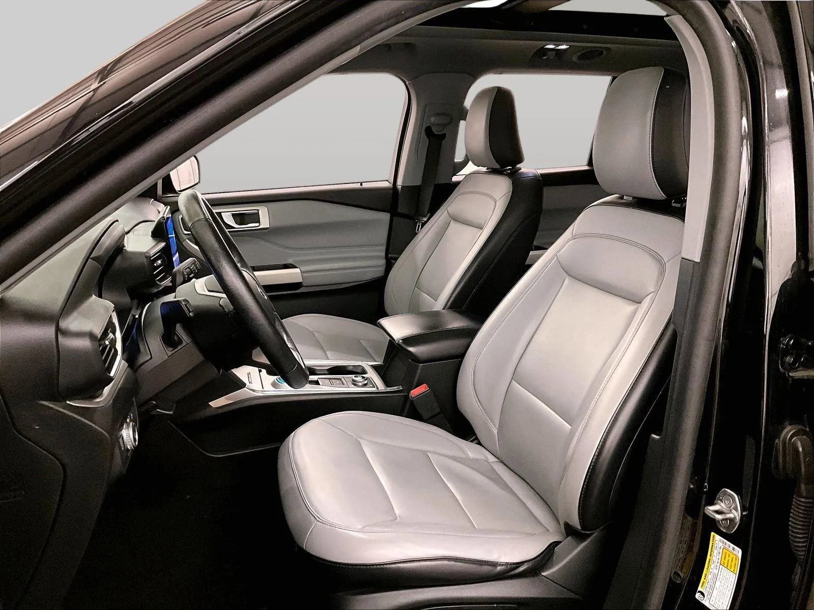 Certified 2021 Ford Explorer XLT w/ Equipment Group 202A image 24