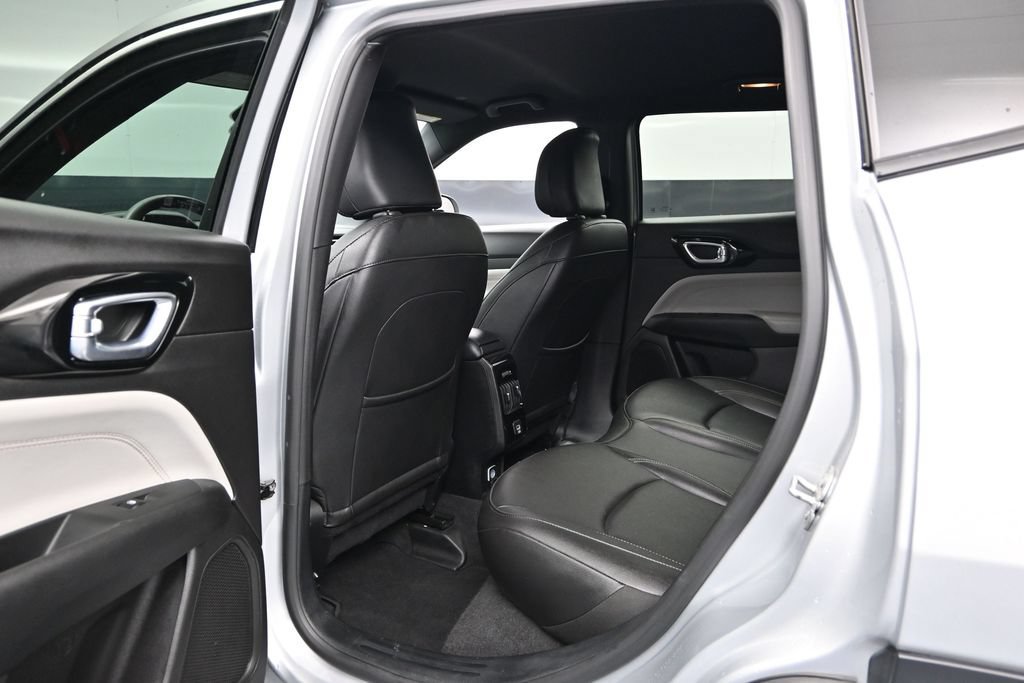 Used 2025 Jeep Compass Limited AWD/4WD image 20