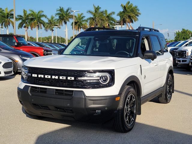 Certified 2025 Ford Bronco Sport Outer Banks w/ Outer Banks Tech Package+ AWD/4WD image 3