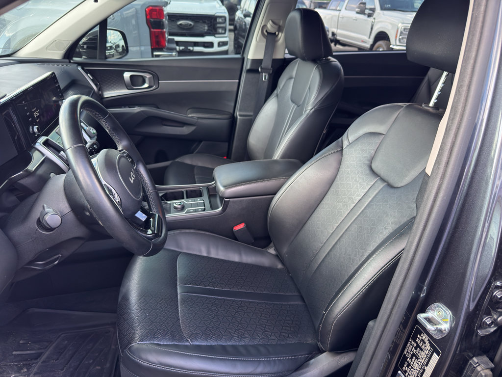 Used 2022 Kia Sorento S FWD image 11