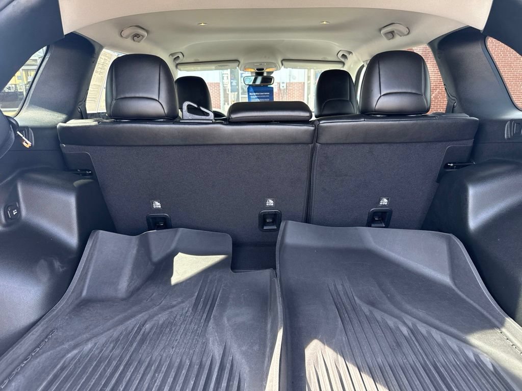 Used 2023 Jeep Cherokee Altitude Lux w/ Mopar Interior Package AWD/4WD image 12