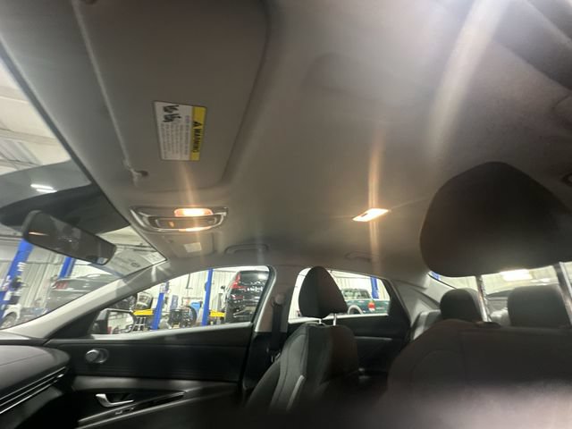 Used 2025 Hyundai Elantra SE FWD image 20