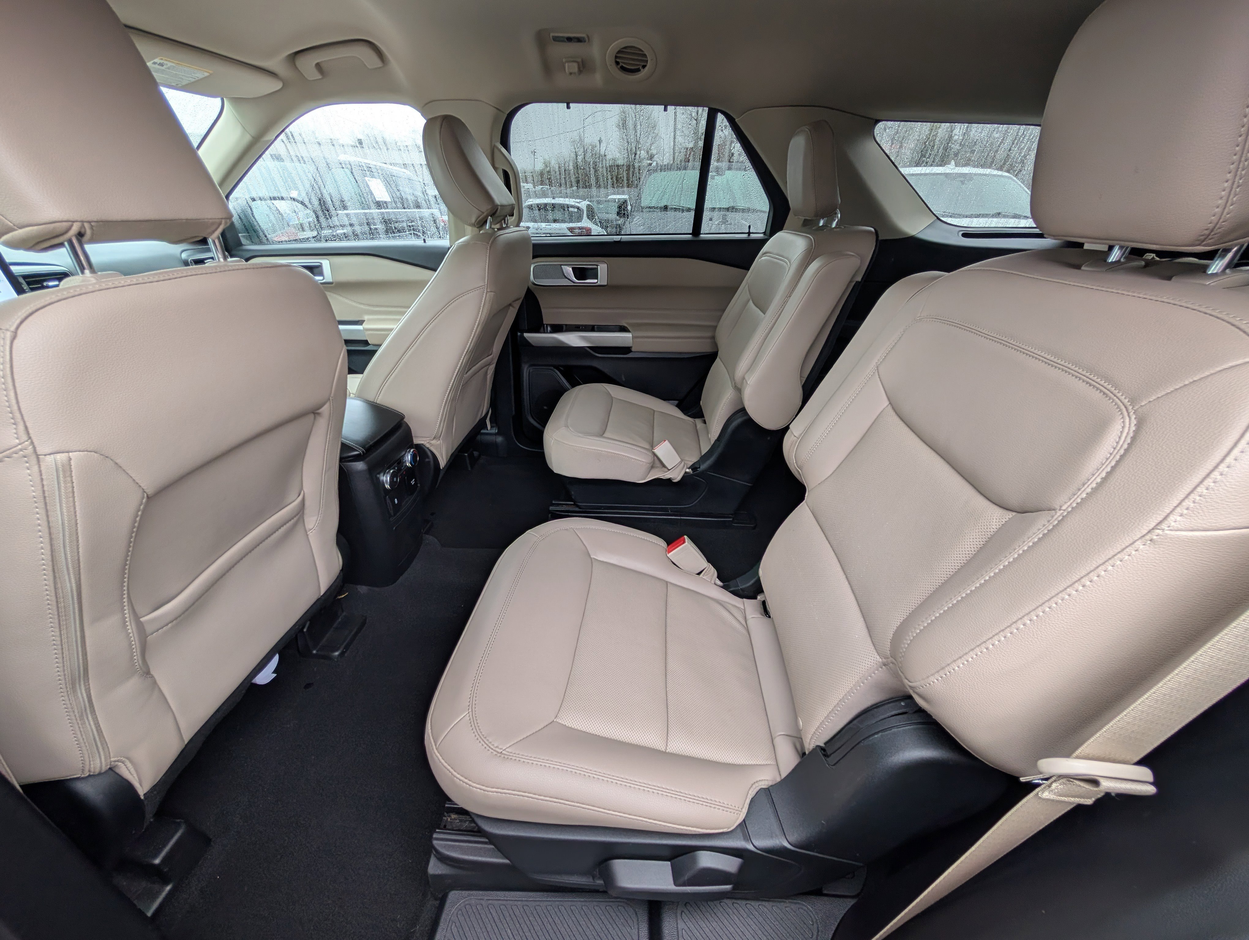 Certified 2022 Ford Explorer Limited w/ Equipment Group 301A image 18