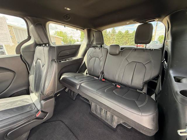 Used 2020 Chrysler Pacifica Touring-L AWD/4WD image 16