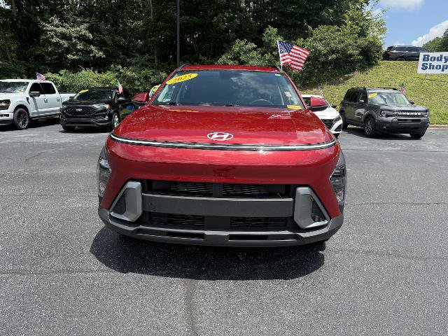 Used 2025 Hyundai Kona SEL AWD/4WD image 2