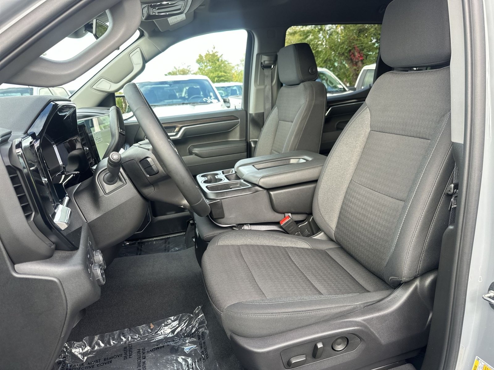 Used 2024 Chevrolet Silverado 1500 LT AWD/4WD image 14