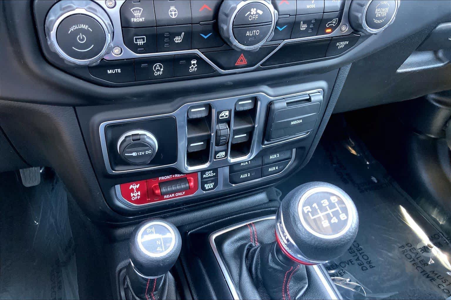 Used 2021 Jeep Wrangler Unlimited Rubicon w/ Cold Weather Group AWD/4WD image 35