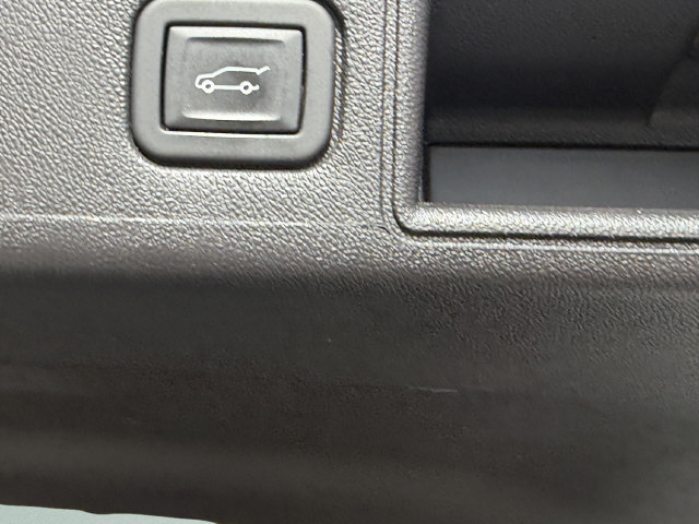 Used 2024 GMC Terrain SLE w/ Driver Convenience Package FWD image 21