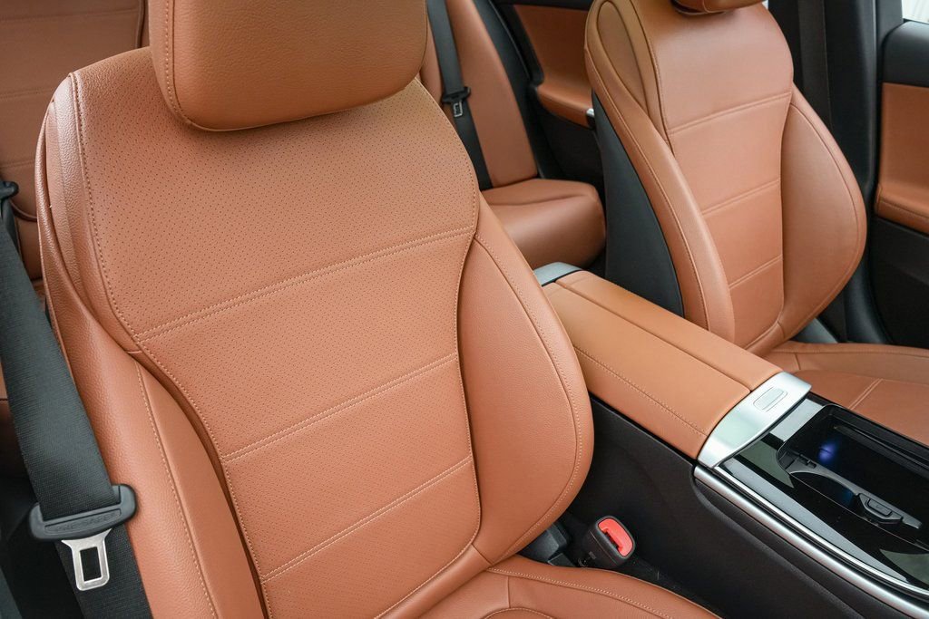 Used 2025 Mercedes-Benz C 300 Sedan image 28