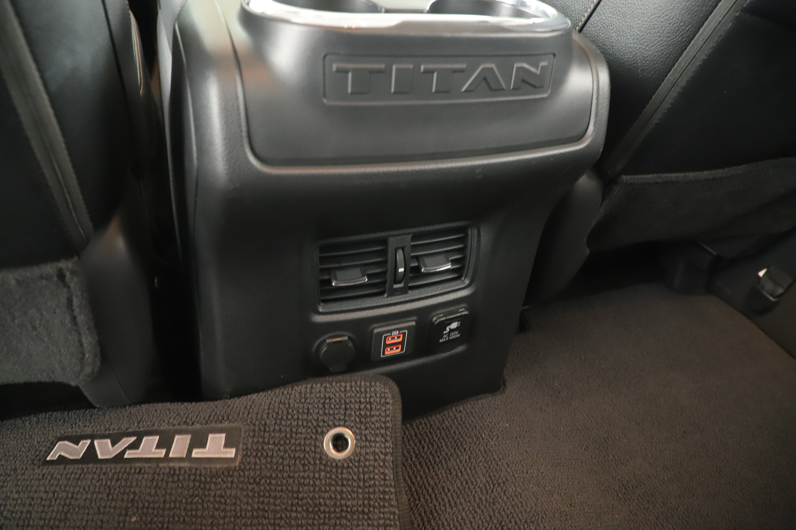 Used 2019 Nissan Titan SL image 26