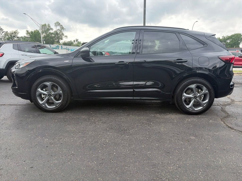 Certified 2024 Ford Escape ST-Line w/ Tech Pack #1 AWD/4WD image 2