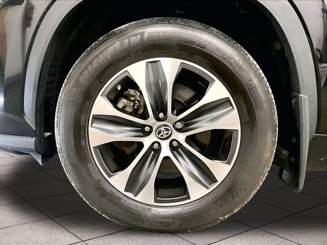 Used 2023 Toyota Highlander XLE AWD/4WD image 8
