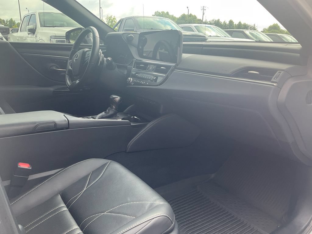Used 2024 Lexus ES 300h w/ Technology Package FWD image 11