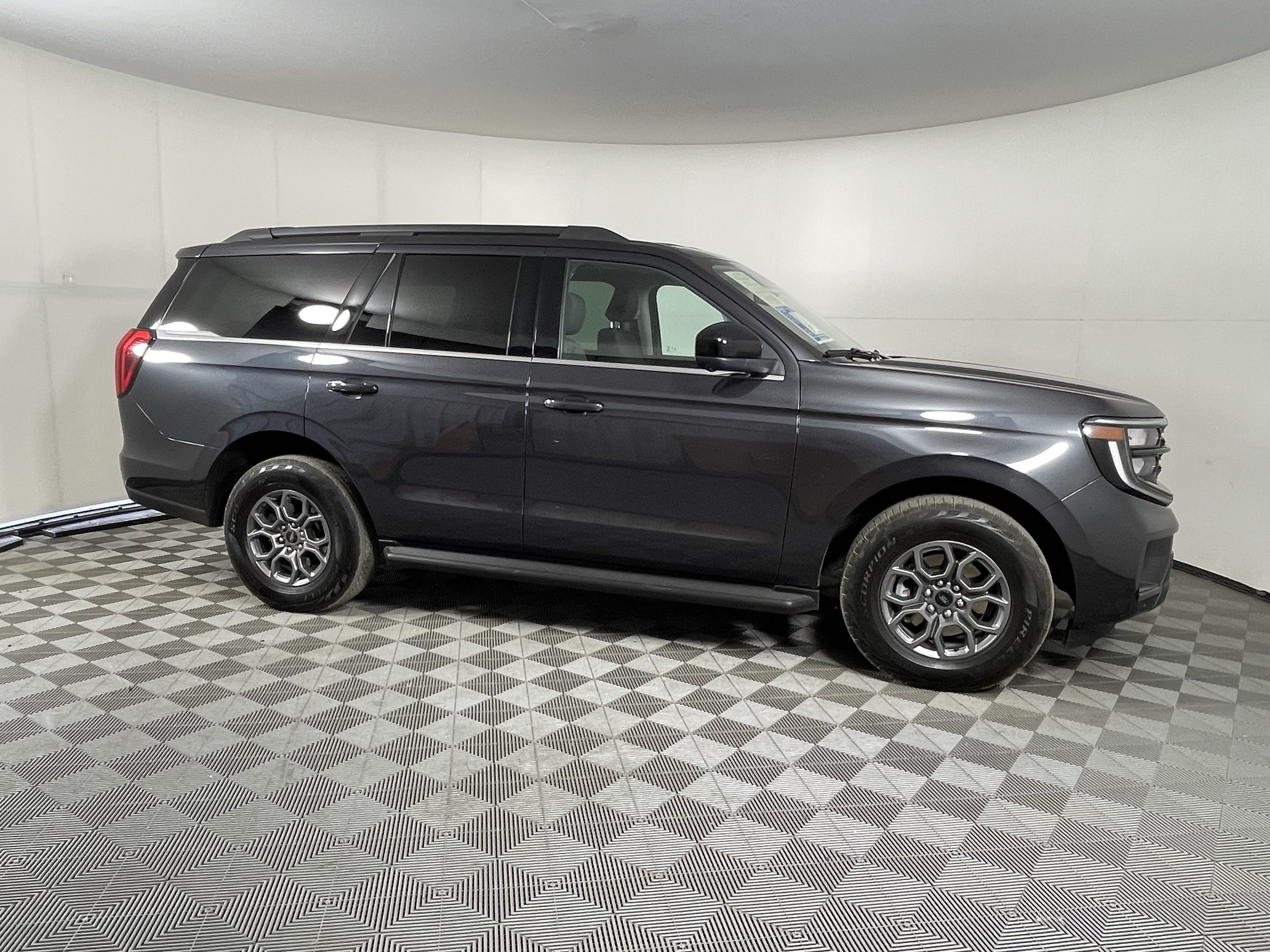 Certified 2025 Ford Expedition Active AWD/4WD image 6