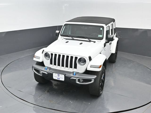 Used 2023 Jeep Wrangler Unlimited Sahara w/ Cold Weather Group AWD/4WD image 17