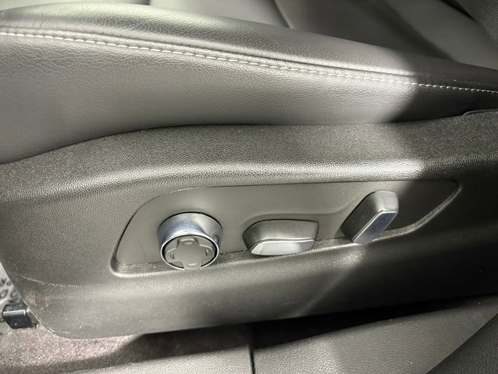 Used 2024 Cadillac XT4 Premium Luxury image 15