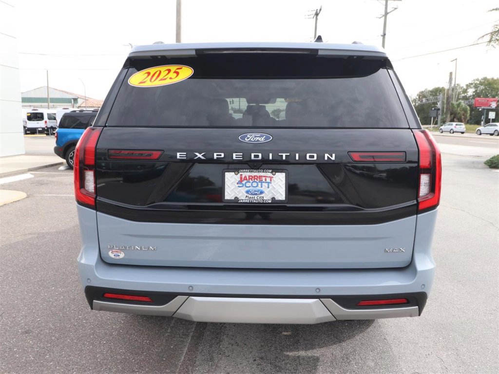 Certified 2025 Ford Expedition Max Platinum image 4