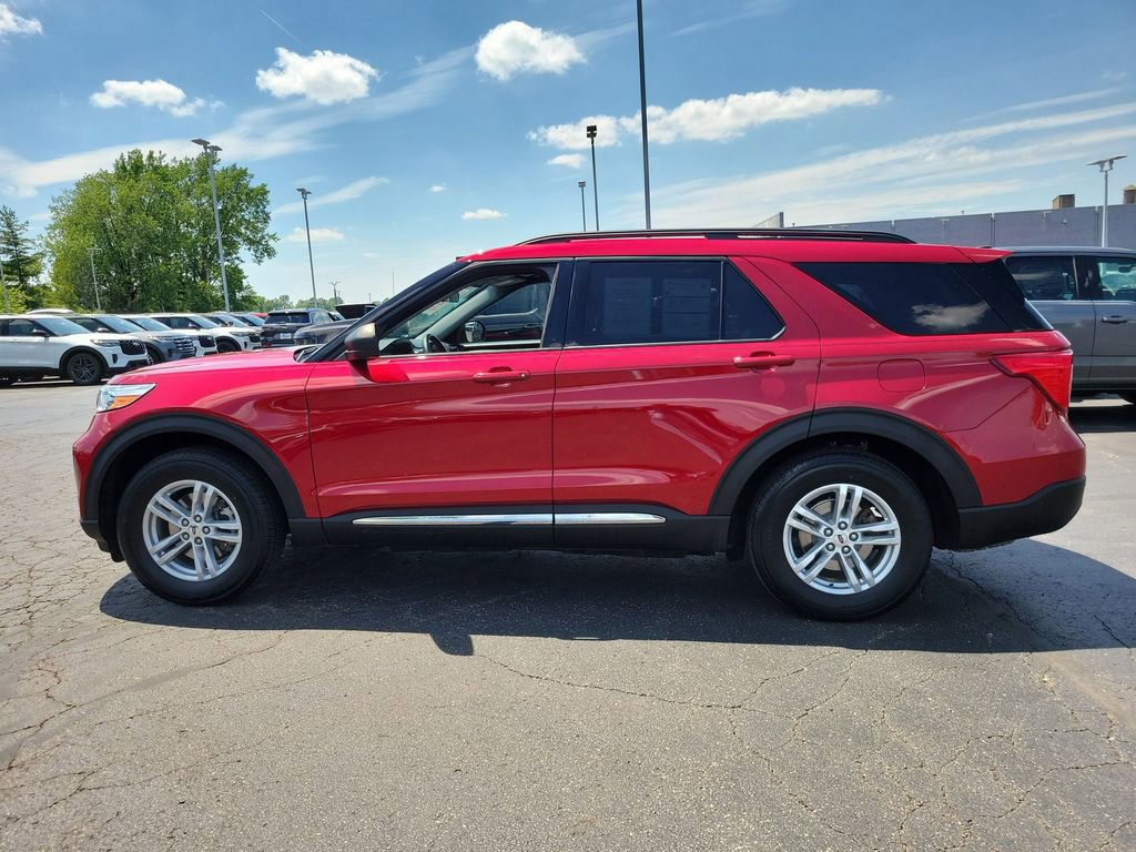 Certified 2021 Ford Explorer XLT w/ Equipment Group 202A AWD/4WD image 7